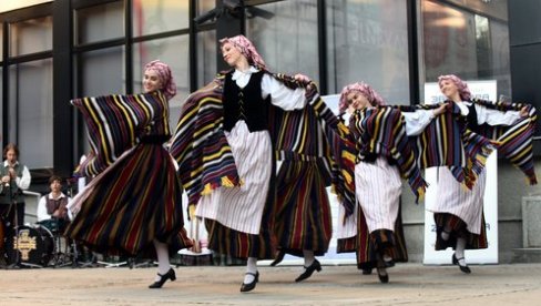 БЕОГРАД КОЈИ ПАМТИ КОРЕНЕ: Етно - манифестације као срце града