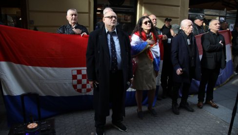 PONOVO USTAŠKO DIVLJANJE U KOMŠILUKU: Grupa ekstremnih desničara ispred Srpskog narodnog veća u Zagrebu, puštali Tompsonove pesme