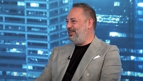 BRANKO BABIĆ TEŠKO POVREĐEN U SAOBRAĆAJNOJ NESREĆI: Vozilo sletelo sa puta i zakucalo se u ogradu (VIDEO)