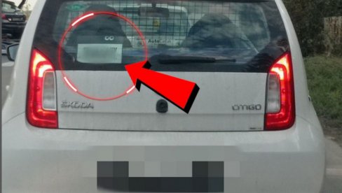 БЕЗОБРАЗНО ИЛИ ДУХОВИТО? Интернет гори због поруке на задњем стаклу аута у Бг-у (ФОТО)