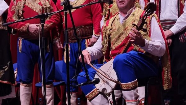 ГУСЛАМА ЧУВАЈУ ТРАДИЦИЈУ И ОБИЧАЈЕ: Емоције су носиле све присутне до финала