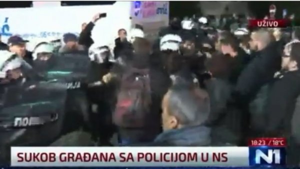 НОВОСАДСКИ БЛОКАДЕРИ НАПАЛИ ПОЛИЦИЈУ!