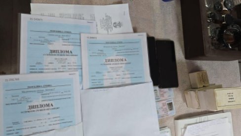 FALSIFIKOVALI DIPLOME, LIČNE KARTE, UVERENJA: Uhapšeno 18 pripadnika organizovane kriminalne grupe