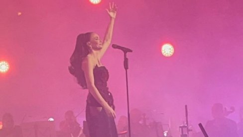 NIKAD MU NISAM TRAŽILA NOVAC, RADILA SAM SRCEM: Emina Jahović o drugom koncertu i odnosu sa kolegama (FOTO)