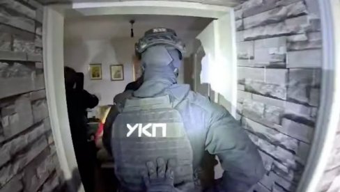 SNIMAK VELIKE AKCIJE POLICIJE: Otkrivena ogromna fabrika lažnih dokumenata, palo 18 članova organizovane kriminalne grupe