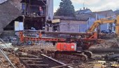 ЗИД СЕ ОБРУШИО НА ГРАДИЛИШТЕ, ОДМАХ ДО МАШИНА: Прве фотографије урушене куће на Врачару (ФОТО)
