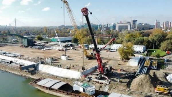 ИЗ КИНЕ СТИГЛИ ПРВИ ДЕЛОВИ ЗА НОВИ МОСТ ПРЕКО САВЕ Мали: Ускоро ћемо моћи да видимо обрисе новог симбола Београда
