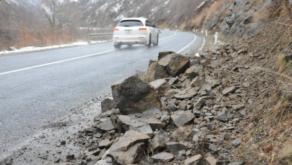 ОПРЕЗ КРОЗ КЛИСУРУ: Чести одрони на Ибарској магистрали од Краљева до Рашке