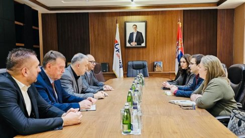 О БЕЗБЕДНОСНО-ПОЛИТИЧКОЈ СИТУАЦИЈИ И НЕДАВНИМ ЛОКАЛНИМ ИЗБОРИМА: Српска листа са француским и британским дипломатама на КиМ