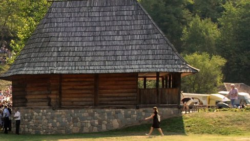 ТРШИЋАНИ САБОРНО СЛАВЕ ВУКОВУ И СЛАВУ ХРАМА: Уживање у  духовној радости