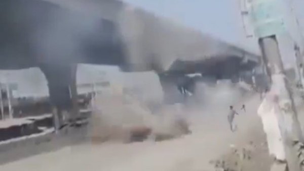 ИМА МРТВИХ, ЉУДИ ПАДАЛИ СА КРОВОВА: Због снажног земљотреса гинули и пешаци (ВИДЕО)