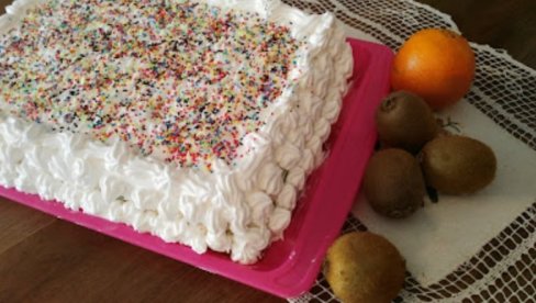 РЕЦЕПТ ЗА ПОСНУ КАРАМЕЛ ТОРТУ СА КИВИЈЕМ: Спремите се за рапсодију укуса (ВИДЕО)