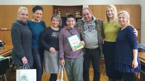 „Градска чистоћа“ доделила награде у Специјалној школи за ученике са сметњама у развоју „Бошко Буха“