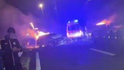 ИЗГУБИЛИ МЕЧ, ПА ПОСТАЛИ ХЕРОЈИ! Фудбалери спасили човека из аутомобила у пламену (ВИДЕО)