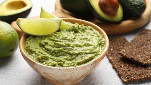 ДОМАЋИ НАМАЗ ОД АВОКАДА: Здрав и укусан додатак сендвичима