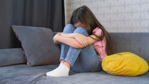 СКРИВЕНИ ЗНАКОВИ АНКСИОЗНОСТИ КОД ДЕЦЕ: 7 облика понашања родитељи не треба да занемарују