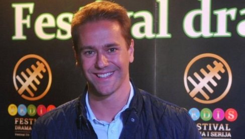 OŽENIO SE LUKA RACO: Mlada glumica blistala u neobičnoj venčanici (FOTO)