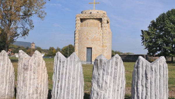 ЗАВРШАВА СЕ СПОМЕН-КАПЕЛА: Краљевчани настављају уређење „Гробља стрељаних 1941.“