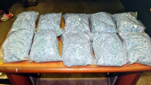 ДРОГУ КРИО У ЗАКОПАНОМ  БУРЕТУ: Ухапшен са 13 килограма хероина и кокаина