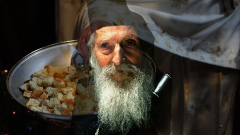POSTITE DUHOM, A NE ONIM ŠTO STAVITE U TANJIR Kako je patrijarh Pavle objasnio smisao pričešća?