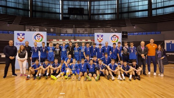 УВЕК УЗ НАЈМЛАЂЕ: Ратко и Андреа делили медаље школарцима