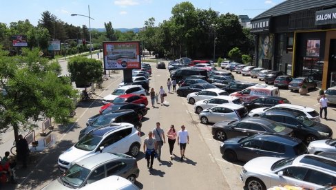 АКТИВИРАНИ ПАРКИНЗИ У УЛИЦИМА ОКО НОВОСАДСКОГ САЈМА : Паркирање за време 56. Међународног сајма туризма