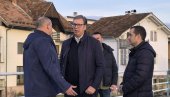 VUČIĆ U UROVICI: Predsednik razgovara sa građanima (FOTO/VIDEO)