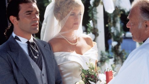 TORTA OD DVA METRA I HALJINA KAO IZ BAJKE: Detalji romantičnog venčanja ćerke Melani Grifit i Antonija Banderasa (FOTO)