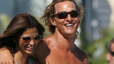 НАЧИН НА КОЈИ ЈЕ МЕТЈУ МЕКОНАХИ НАШАО ЖЕНУ СВОГ ЖИВОТА ЈЕ НЕВЕРОВАТАН: Један еротски сан га је отрезнио и од тада живи бајку!