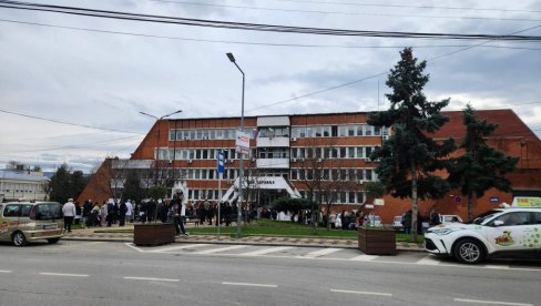 ТЕЛЕФОНСКЕ ДОЈАВЕ ИСПРАЗНИЛЕ ДЗ И ОСНОВНИ СУД У ВРАЊУ   Паника због лажних бомби