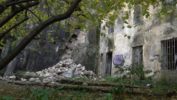 ОБИЛНЕ ПАДАВИНЕ ПРОБЛЕМ ЗА НАЈСТАРИЈЕ ЈЕЗГРО ХЕРЦЕГ НОВОГ   Киша срушила градске зидине