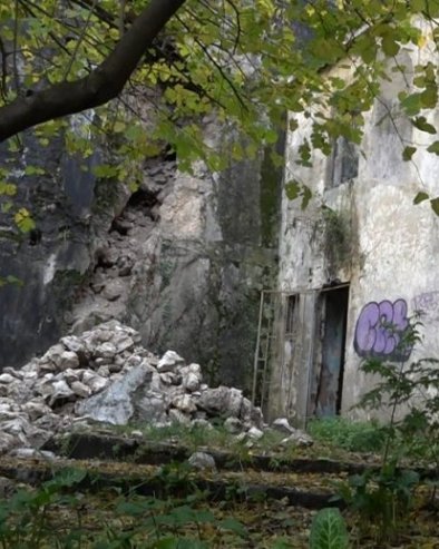 ОБИЛНЕ ПАДАВИНЕ ПРОБЛЕМ ЗА НАЈСТАРИЈЕ ЈЕЗГРО ХЕРЦЕГ НОВОГ   Киша срушила градске зидине