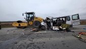 VOZAČU RADNE MAŠINE PRODUŽEN PRITVOR: Istraga o saobraćajnoj nesreći na putu Ruma-Irig