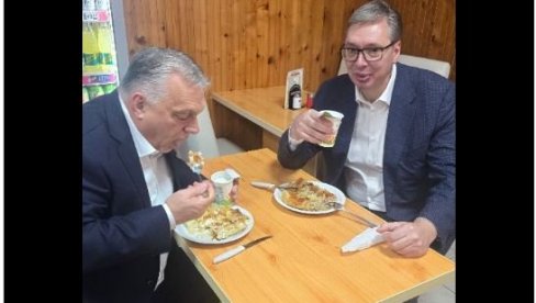 I AM ALWAYS SA SIROM: Vučić i Orban otišli na burek - predsednik objavio snimak (VIDEO)