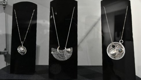 КУЈУНЏИЛУК ЈЕ ПОНОВО У МОДИ: Изложба старог и савременог накита изграђеног традиционалном техником