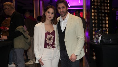 ТРУДНА ГЛУМИЦА НЕВЕНА ВУКЕШ: Чека друго дете са музичарем