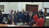 POTPUNI HAOS MEĐU BLOKADERIMA: Tuča i opšti metež sinoć na Pravnom fakultetu (VIDEO)