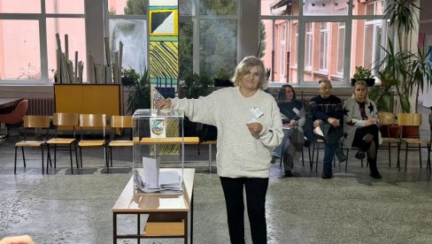 OTVORENA BIRAČKA MESTA: Održavaju se lokalni izbori u Sečnju, Negotinu, Mionici