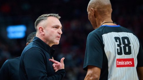 БИЛО ЈЕ ПРЕКОМЕРНЕ УПОТРЕБЕ РУКУ Овако је Дарко Рајаковић прокоментарисао пораз Торонта од Клиперса у НБА лиги