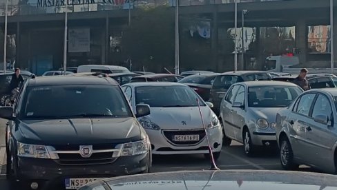 DANAS POČELA PRODAJA POVLAŠĆENIH STANARSKIH PARKING KARATA U NOVOM SADU : Za mesec dana, 300 dinara
