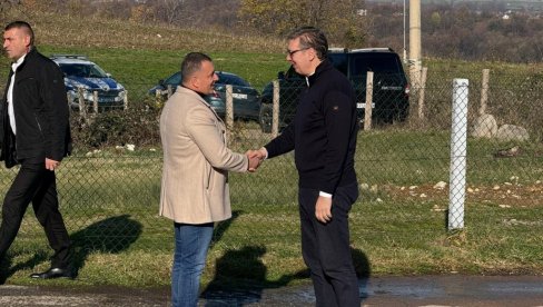 VUČIĆ U POSETI PORODICI JANKOVIĆ: Predsednik u selu Tolić kod Mionice (VIDEO)