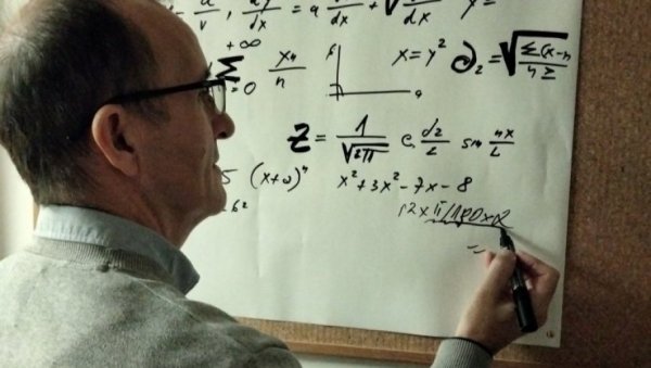 ВЕЗЕ МАТЕМАТИКЕ И ВЕШТАЧКЕ ИНТЕЛИГЕНЦИЈЕ У Новом Саду почели Дани математике на Природно-математичком факултету
