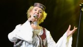 ОДУШЕВИЛА МЕ ЈЕ: Лепа Лукић видела песму коју јој је посветила обожаватељка - Желим да је упознам и да јој покажем да сам ту...