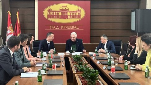 MINISTAR BRATINA U KRUŠEVCU: Otvorio skup Mediji i veštačka inteligencija - revolucija ili evolucija”