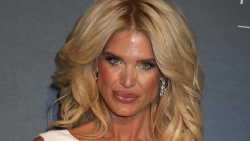 ОН ЈЕ ДВЕ ДЕЦЕНИЈЕ СТАРИЈИ ОД ЛЕПОТИЦЕ АЛИ И ЗА ГЛАВУ НИЖИ, ЊЕГОВ НОВАЦ ЈЕ НЕ ИНТЕРЕСУЈЕ: Пар о ком сви причају и даље шокира Европу! (ВИД