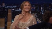 NOVI SNIMAK DŽENIFER LOPEZ O KOME SE PRIČA: Niko ne može da veruje kakve trbušnjake ima u 56. godini (VIDEO)