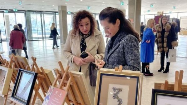 „НИТ СЕ НАСТАВЉА“: Додељене награде најбољим ауторима на 11. жирираној изложби „100 жена – 100 минијатура“