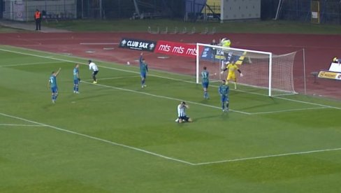 ЦЕО СВЕТ ГЛЕДА И ПИТА СЕ - КАКО?! Невероватни промашаји на утакмици Купа Србије, сви се хватали за главу (ВИДЕО)