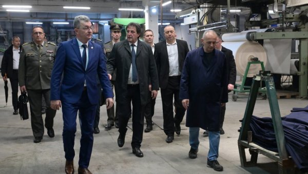 ОТВОРЕНИ СУ НОВИ ПОГОНИ И ПРОШИРЕНИ КАПАЦИТЕТИ: Министар Гашић обишао компанију „Јумко“ у Врању