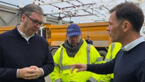 VUČIĆ I MALI NA EKSPO GRADILIŠTU: Pred nama je 2026. godina, u kojoj ćemo nastaviti da poboljšavamo životni standard građana (FOTO)